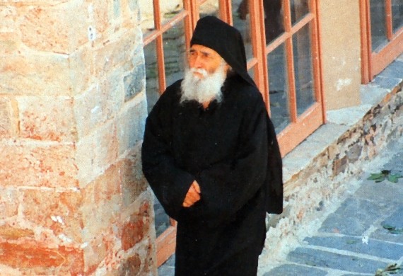 https://www.koinoniaorthodoxias.org/wp-content/uploads/2017/06/st.paisios-2.jpg