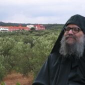 Ο Θεός είναι δίπλα σου!